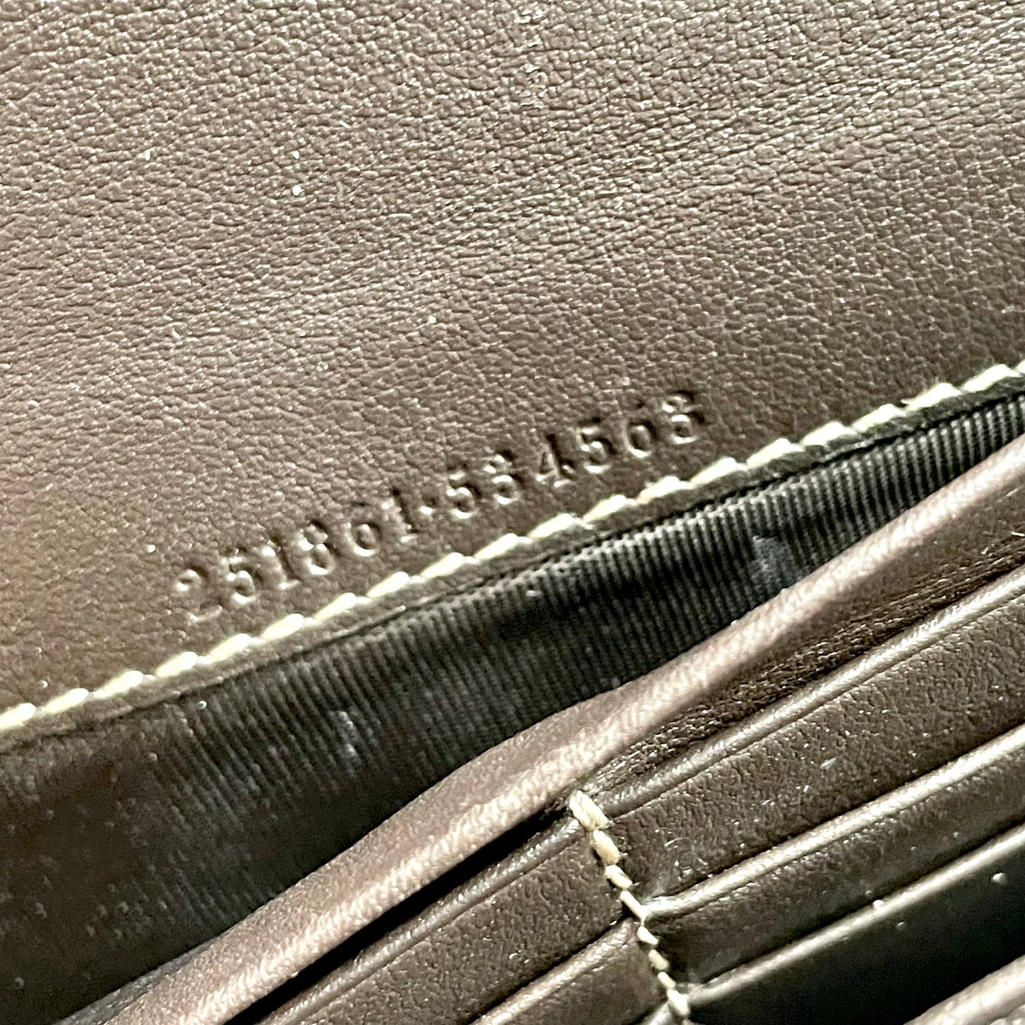 Gucci Microguccissima Wallet on Chain