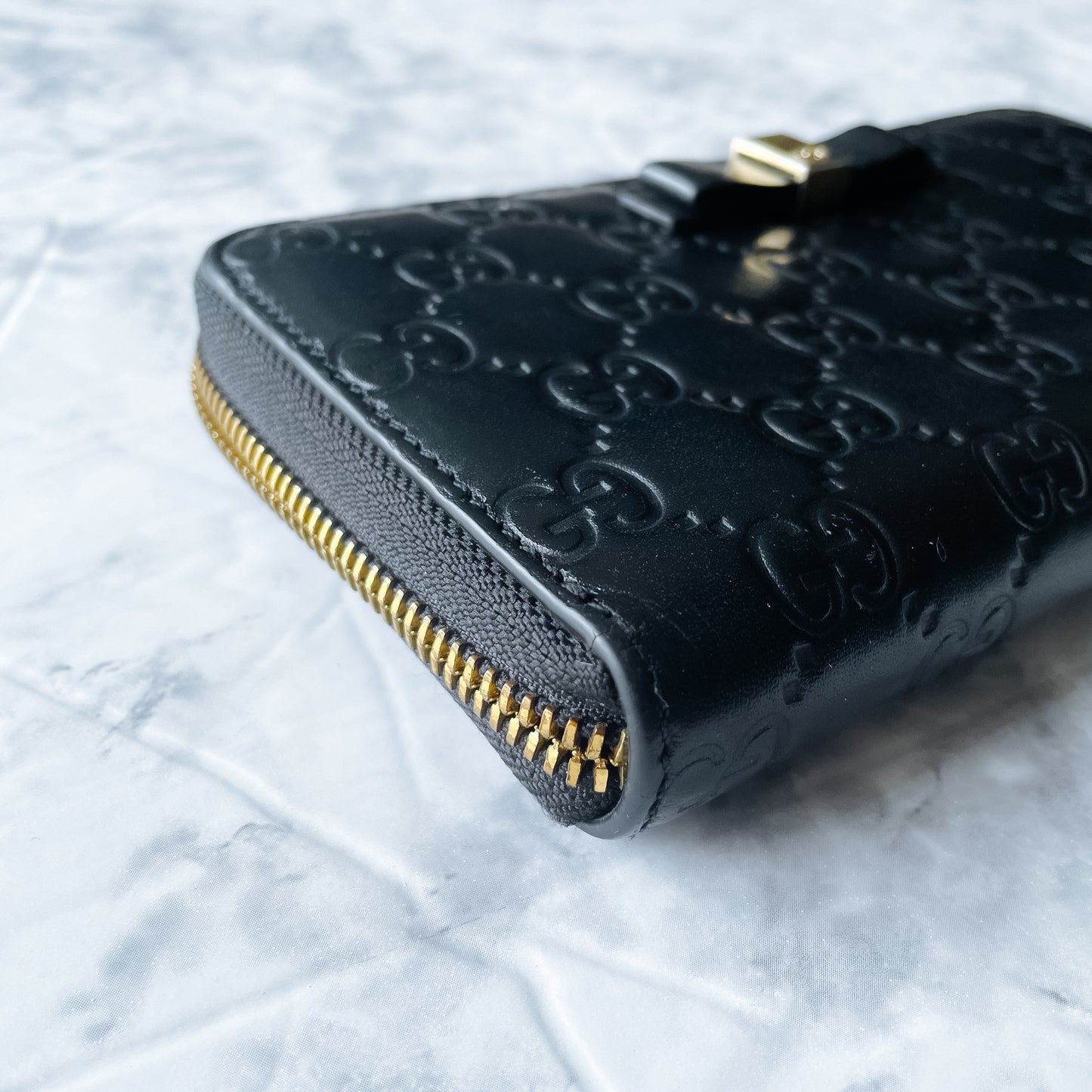 GUCCI Guccissima Bow Zipper wallet