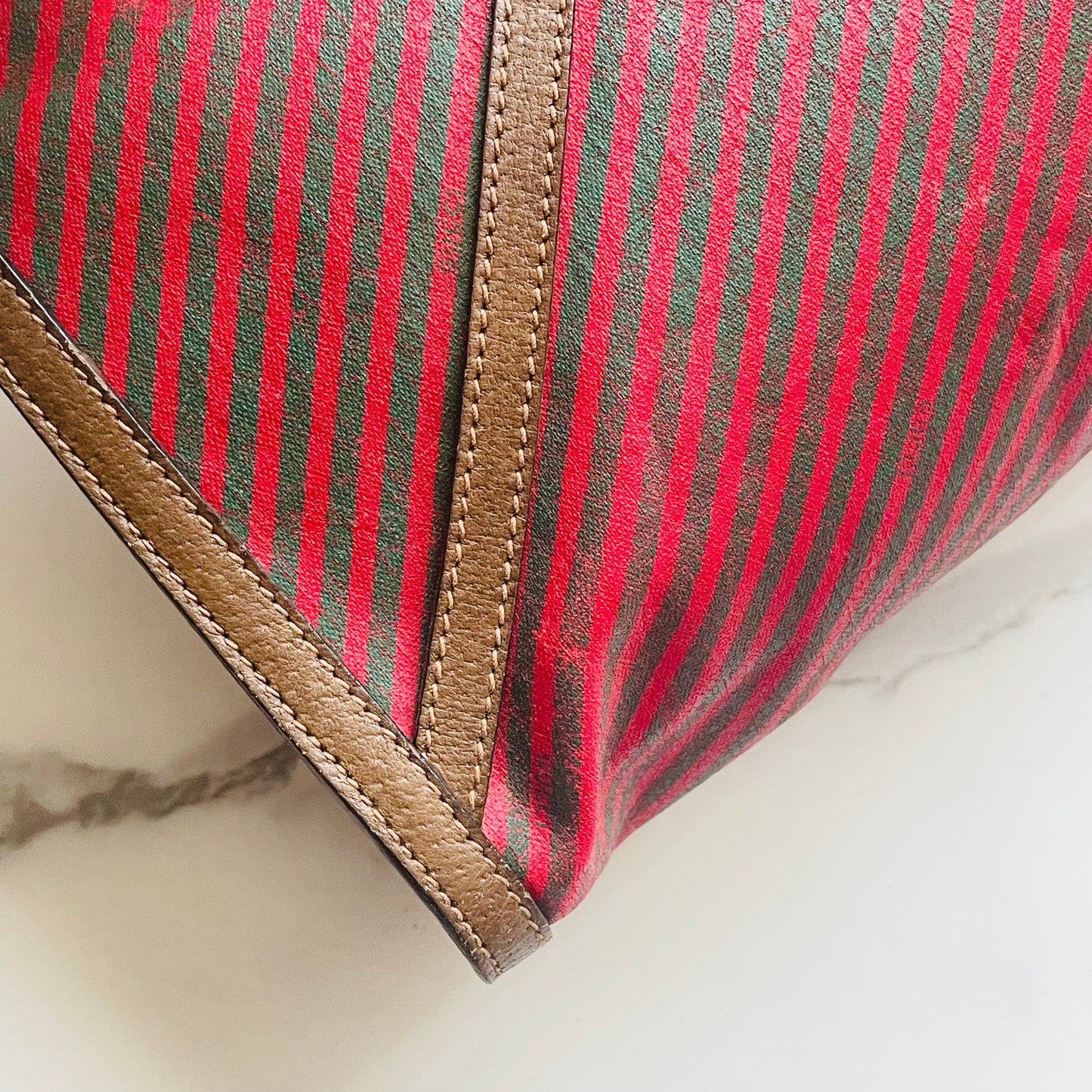 Authentic vintage Gucci clutch with strap