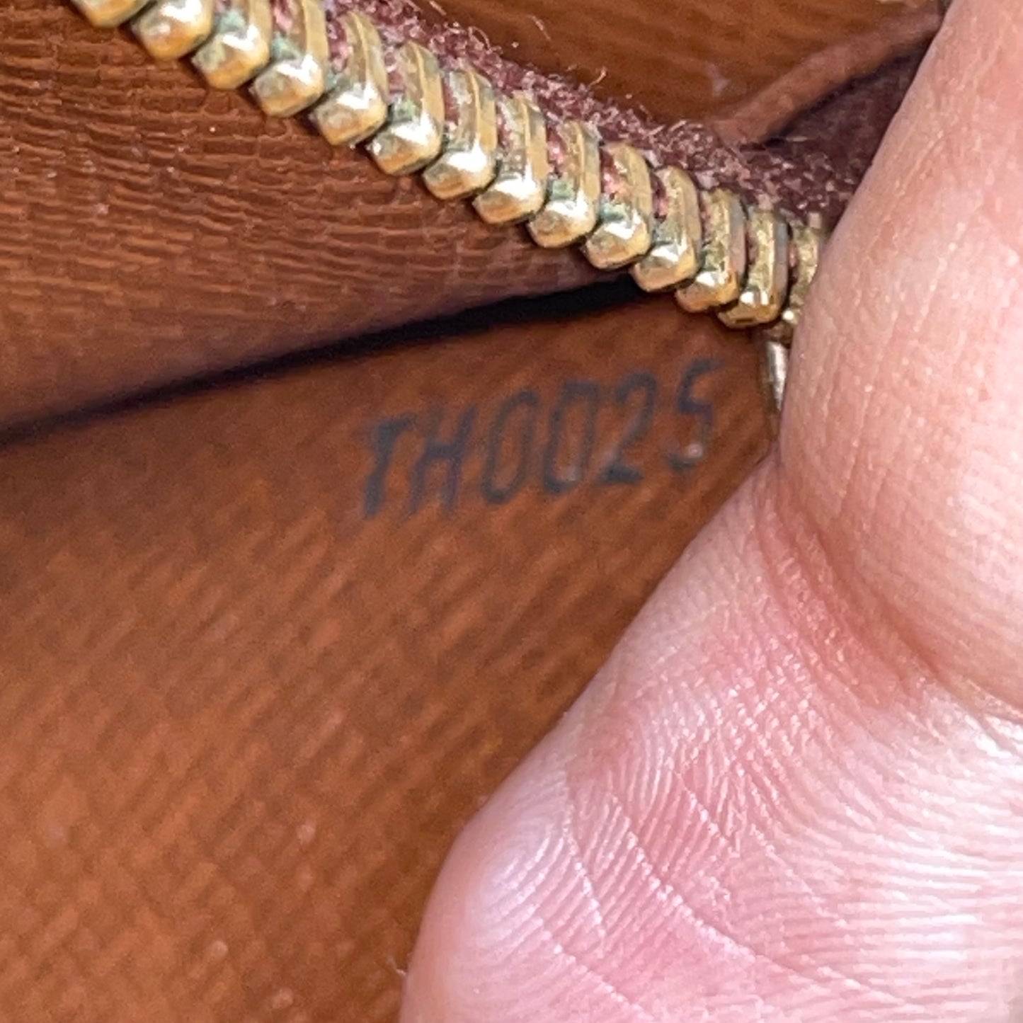 Louis Vuitton Sarah Wallet on Chain
