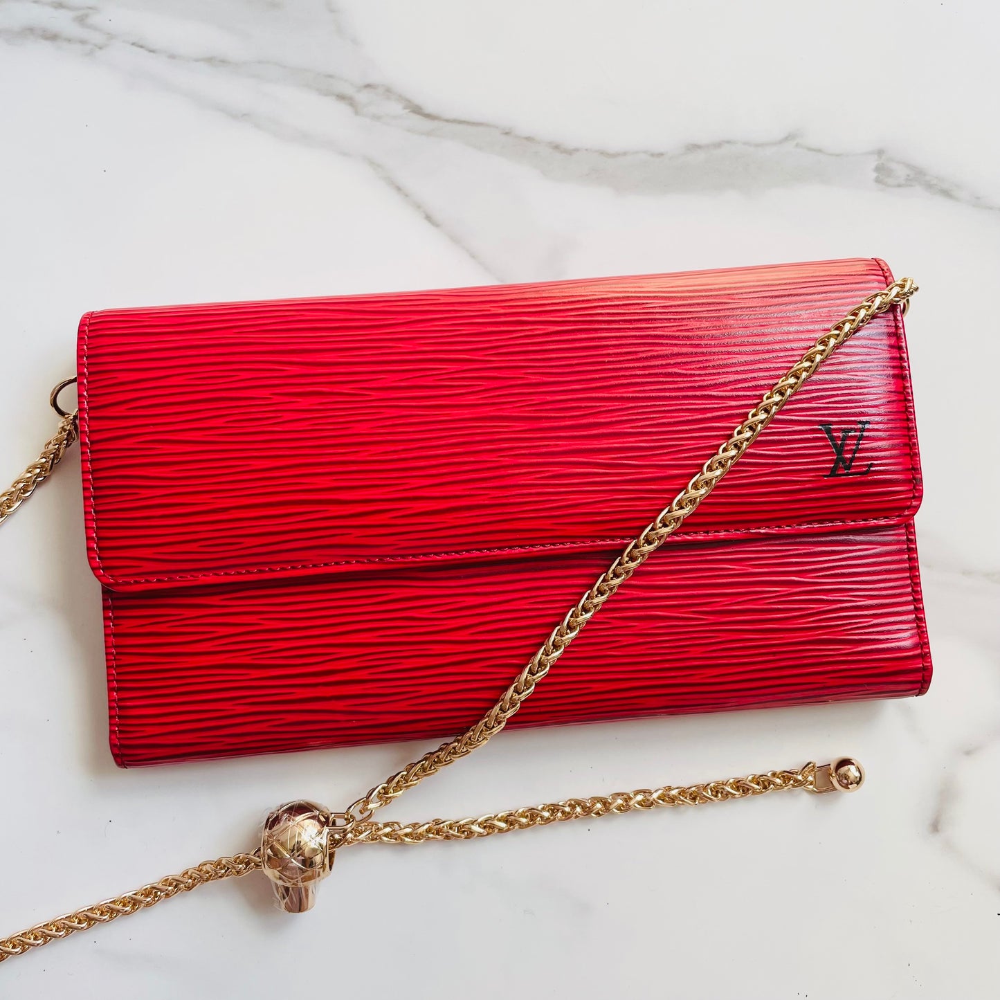 Louis Vuitton International Epi Wallet on chain