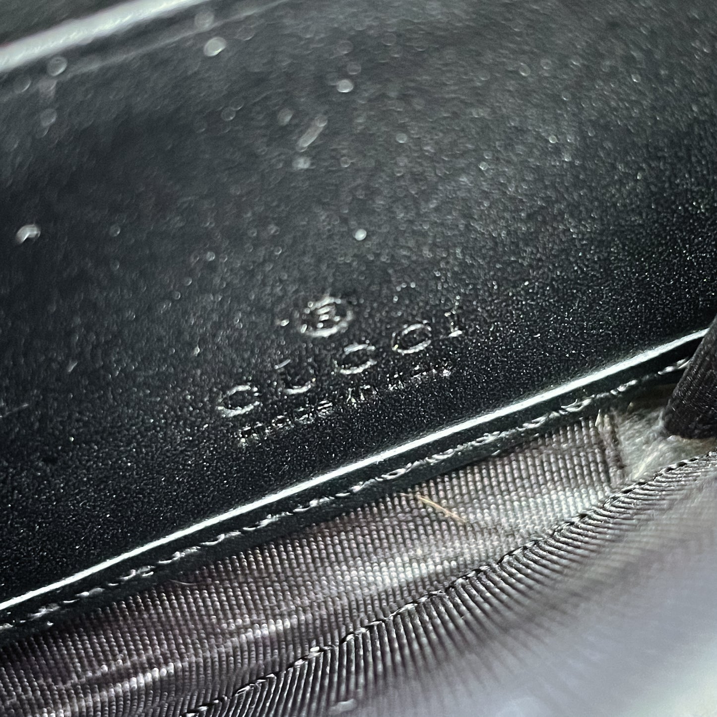 GUCCI Guccissima Bow Zipper wallet