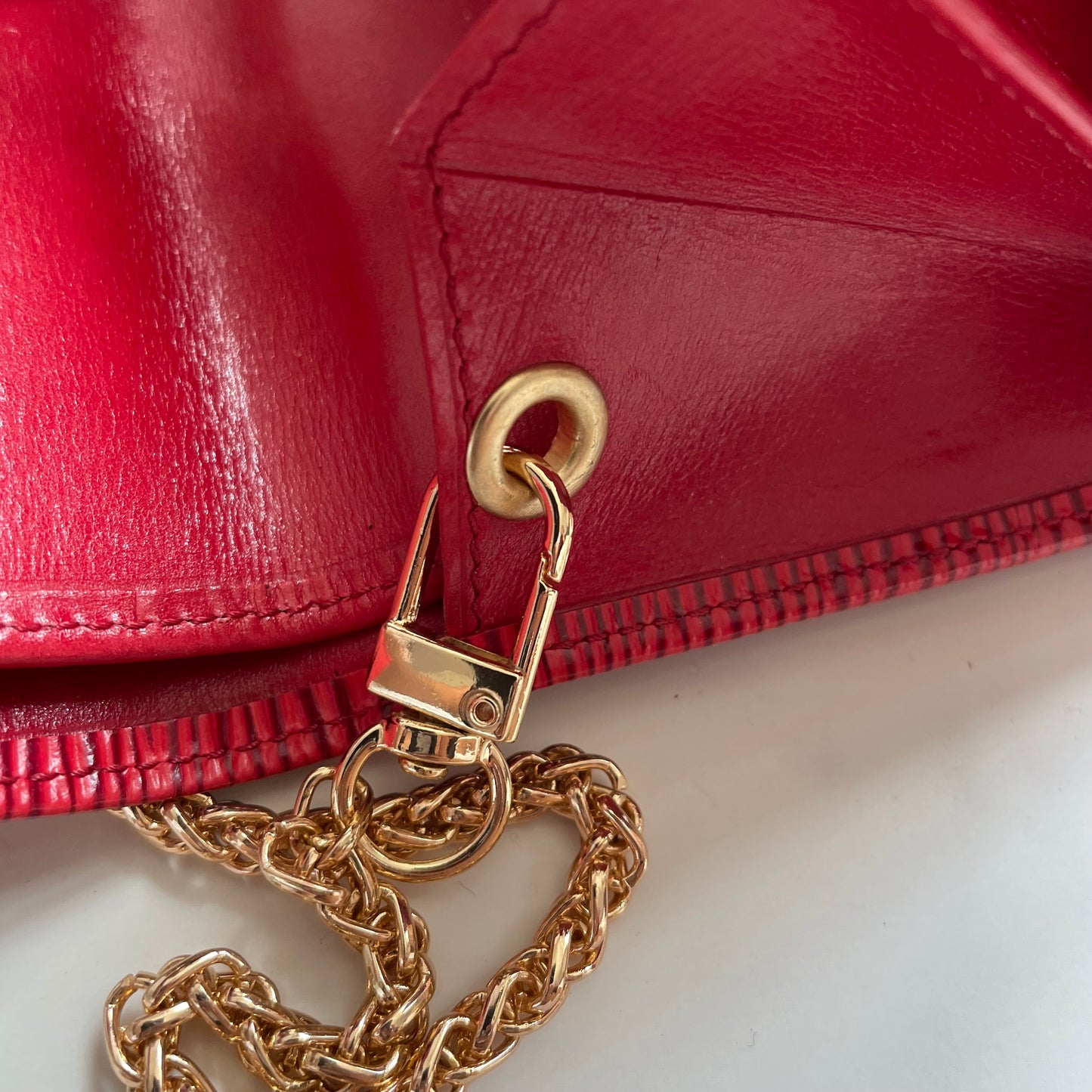 Louis Vuitton International Epi Wallet on chain