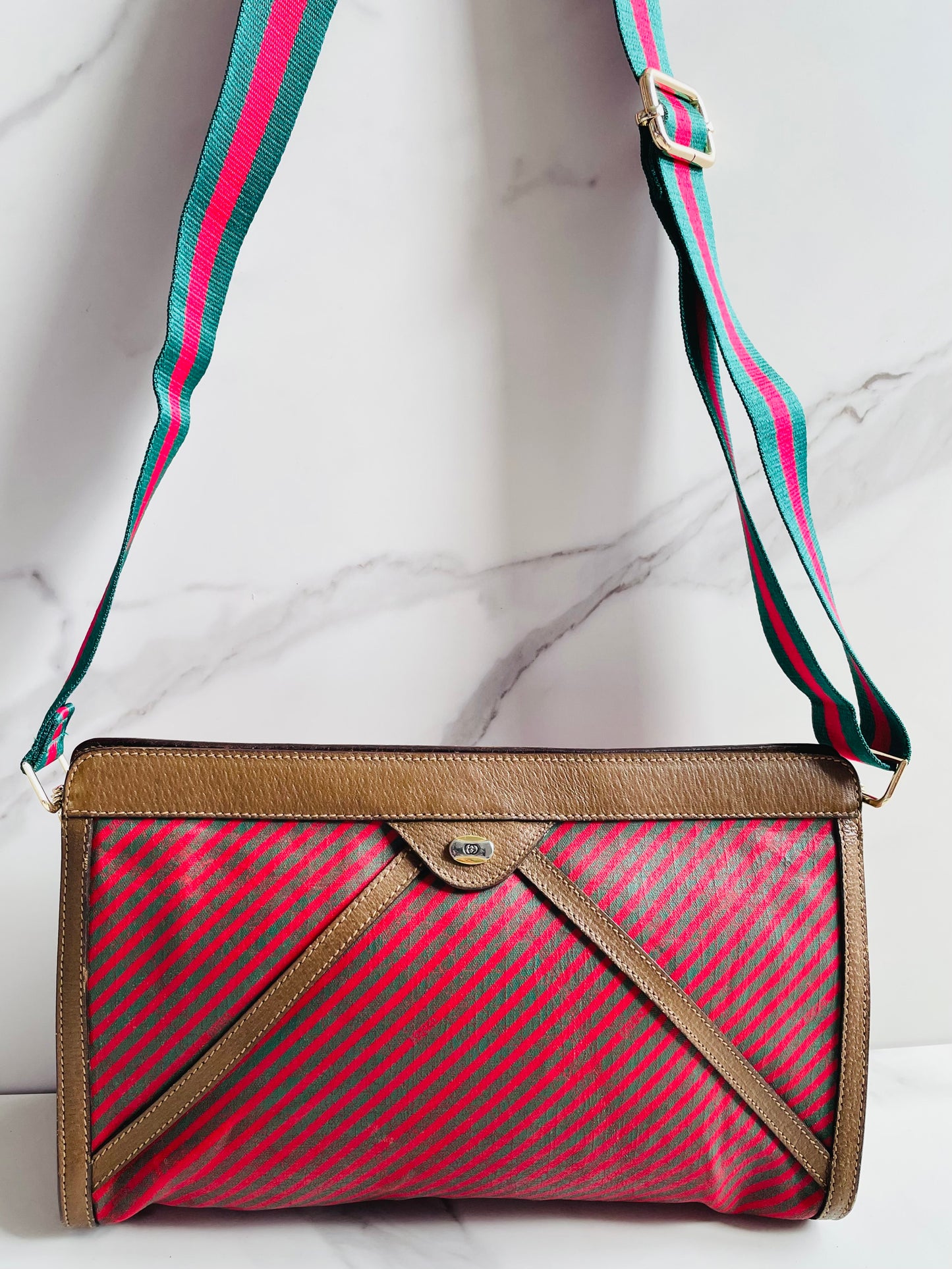 Authentic vintage Gucci clutch with strap