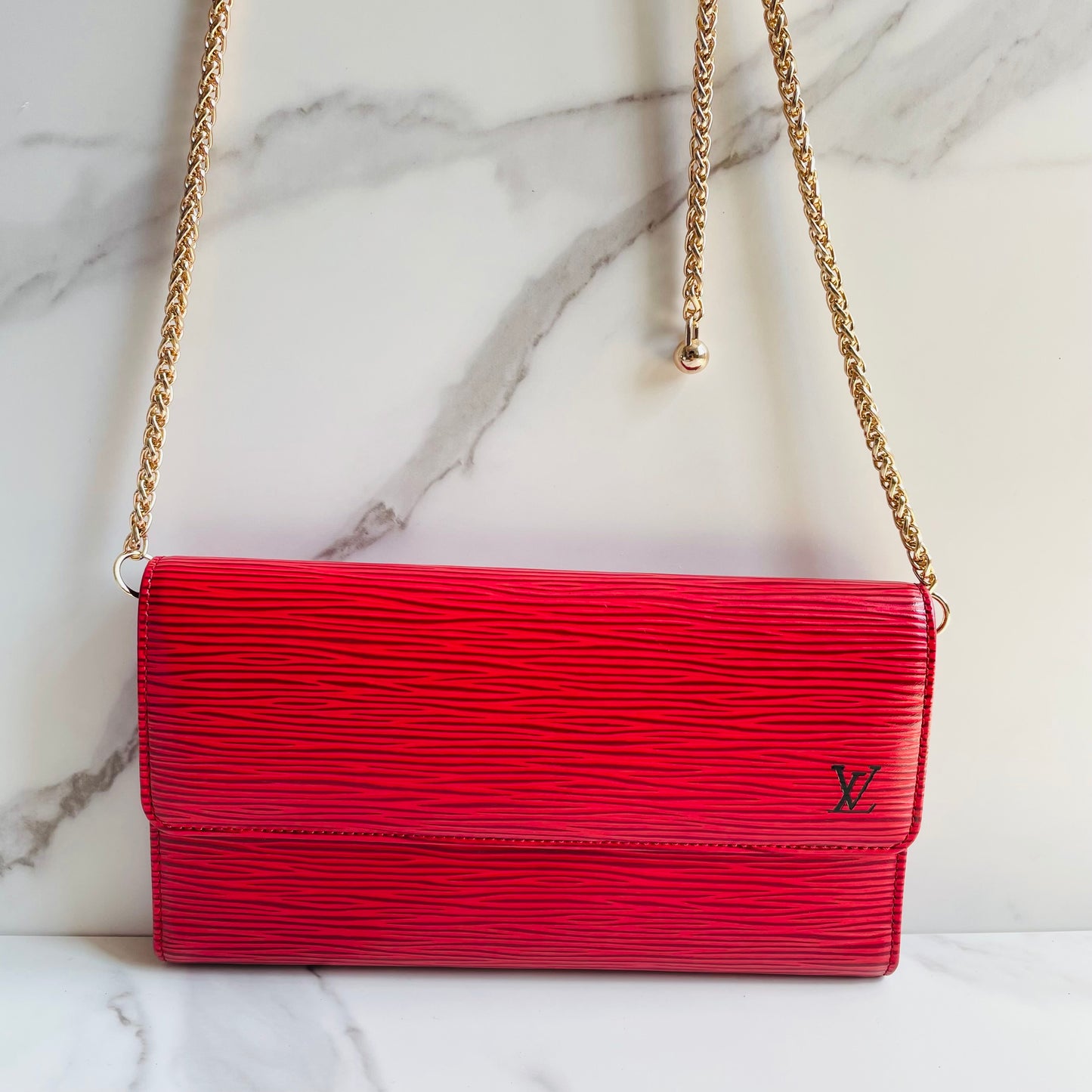 Louis Vuitton International Epi Wallet on chain
