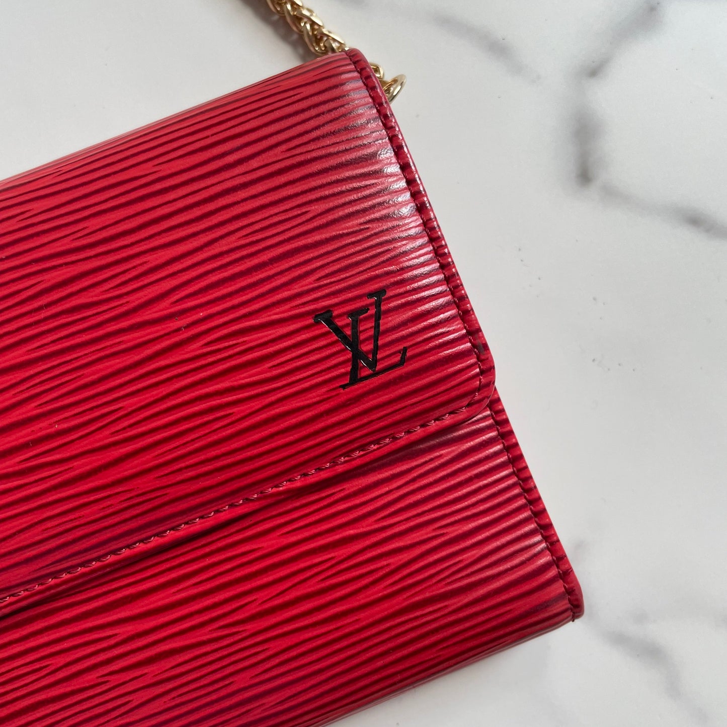 Louis Vuitton International Epi Wallet on chain