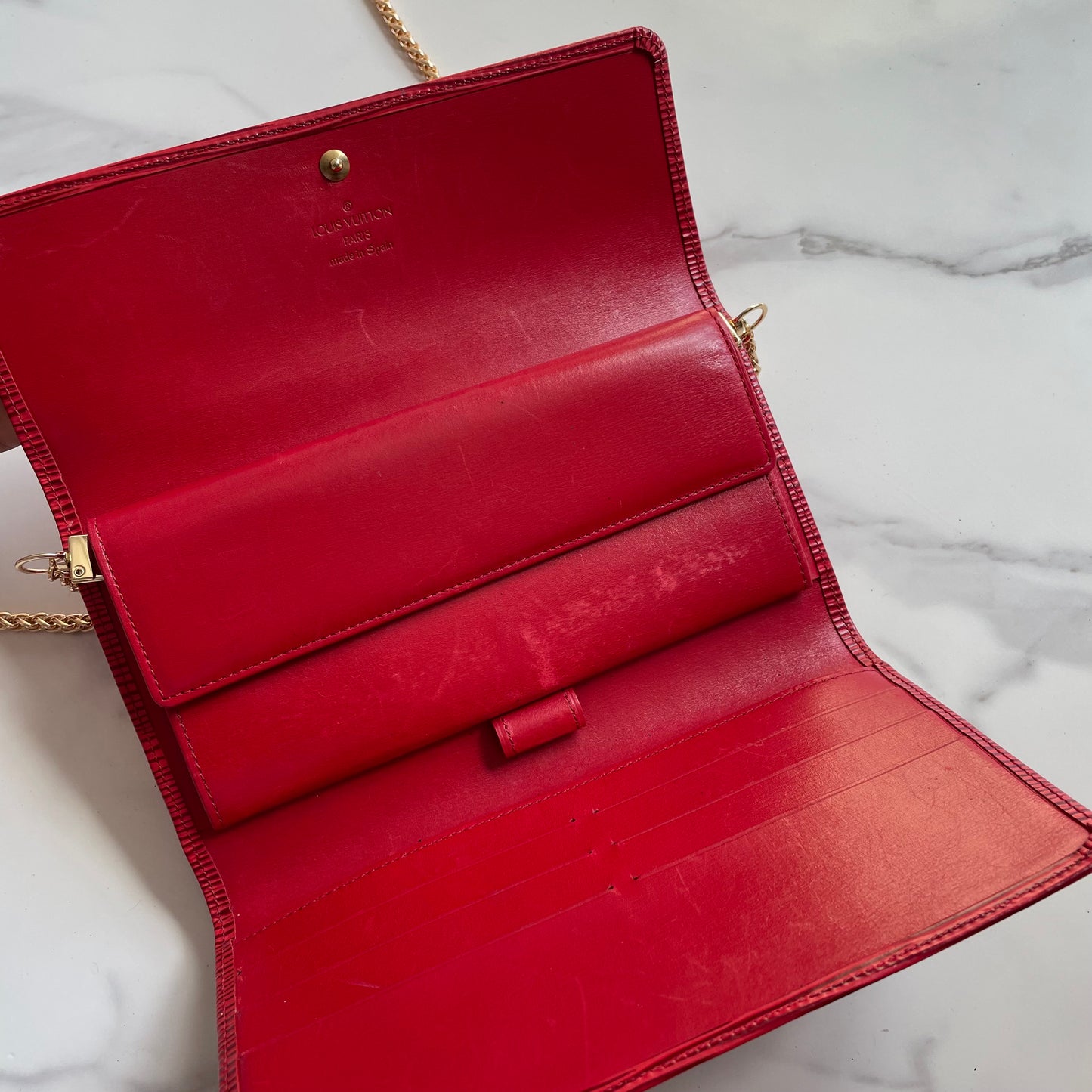 Louis Vuitton International Epi Wallet on chain