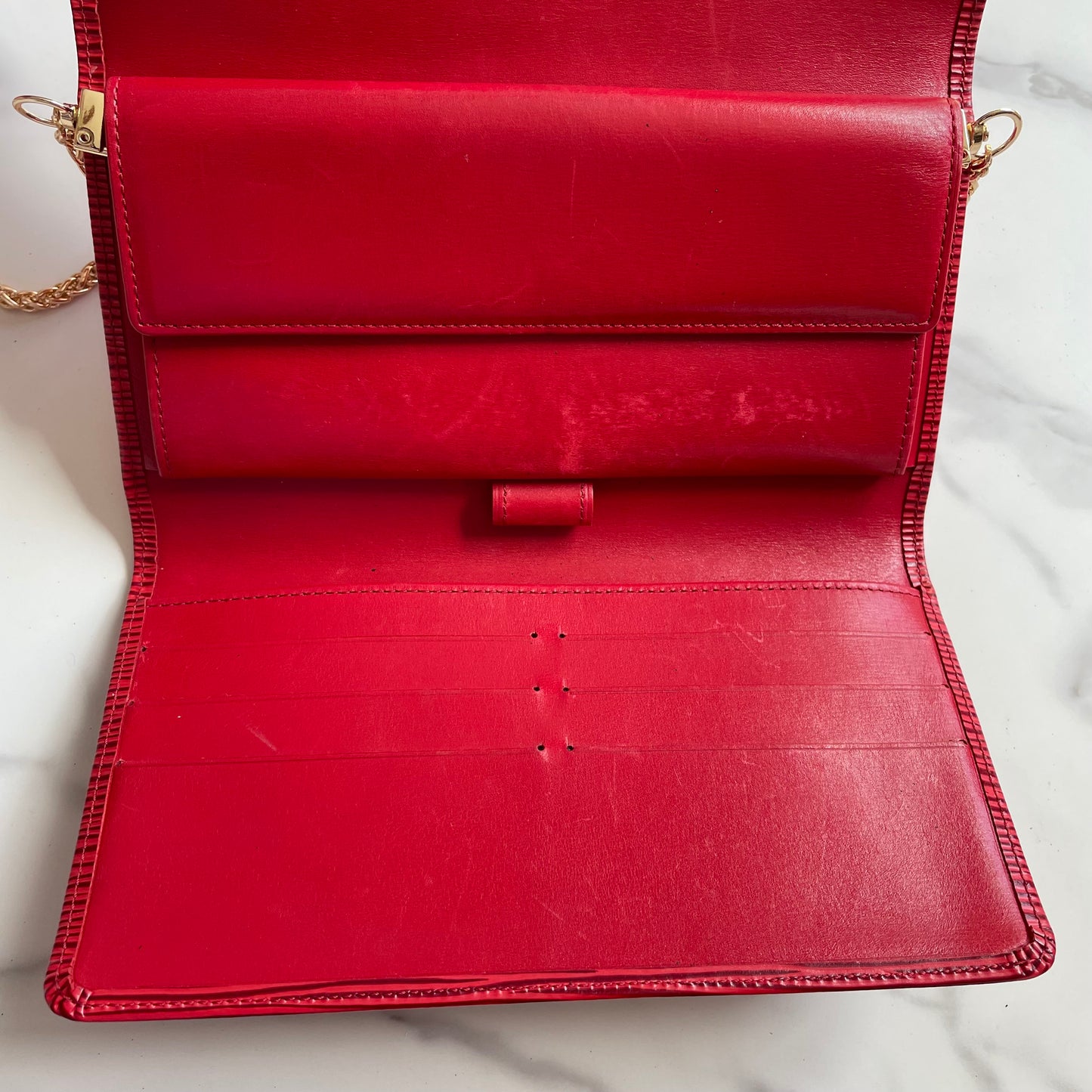 Louis Vuitton International Epi Wallet on chain