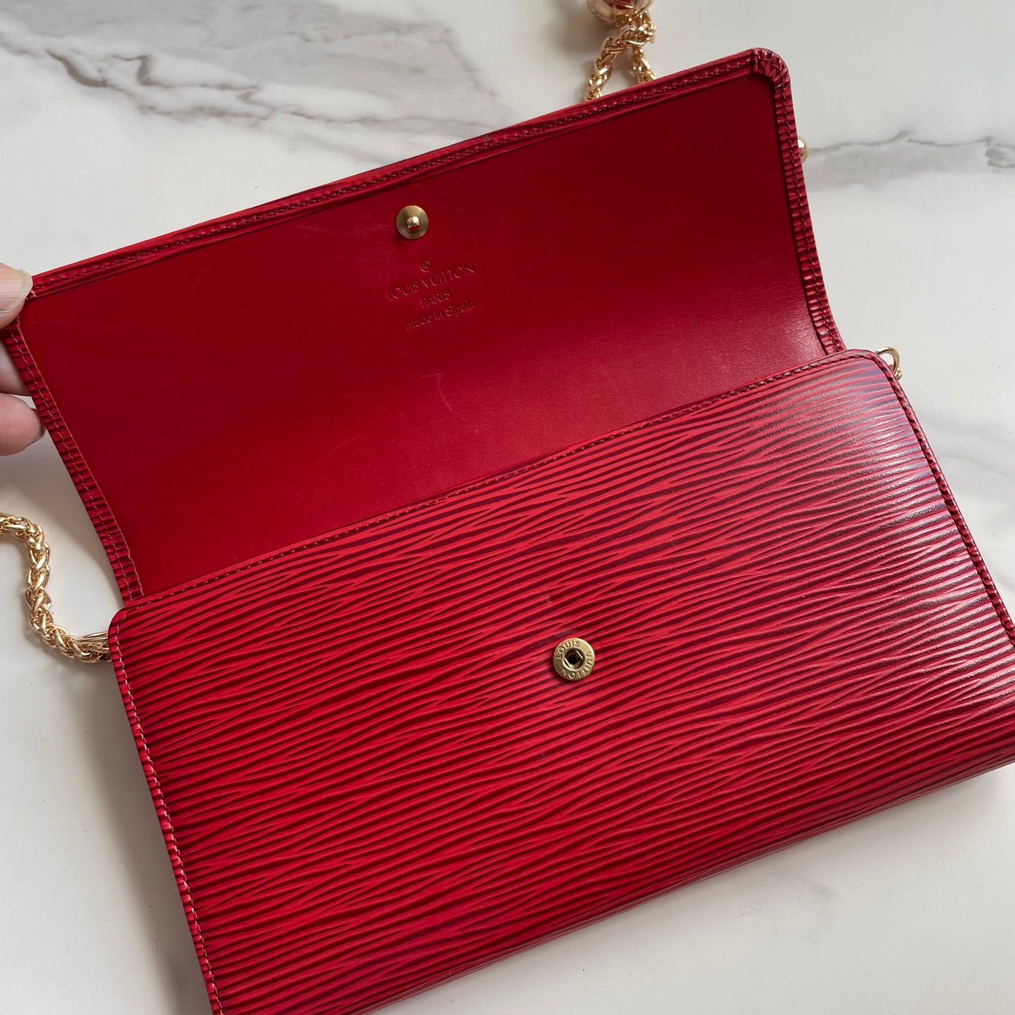 Louis Vuitton International Epi Wallet on chain