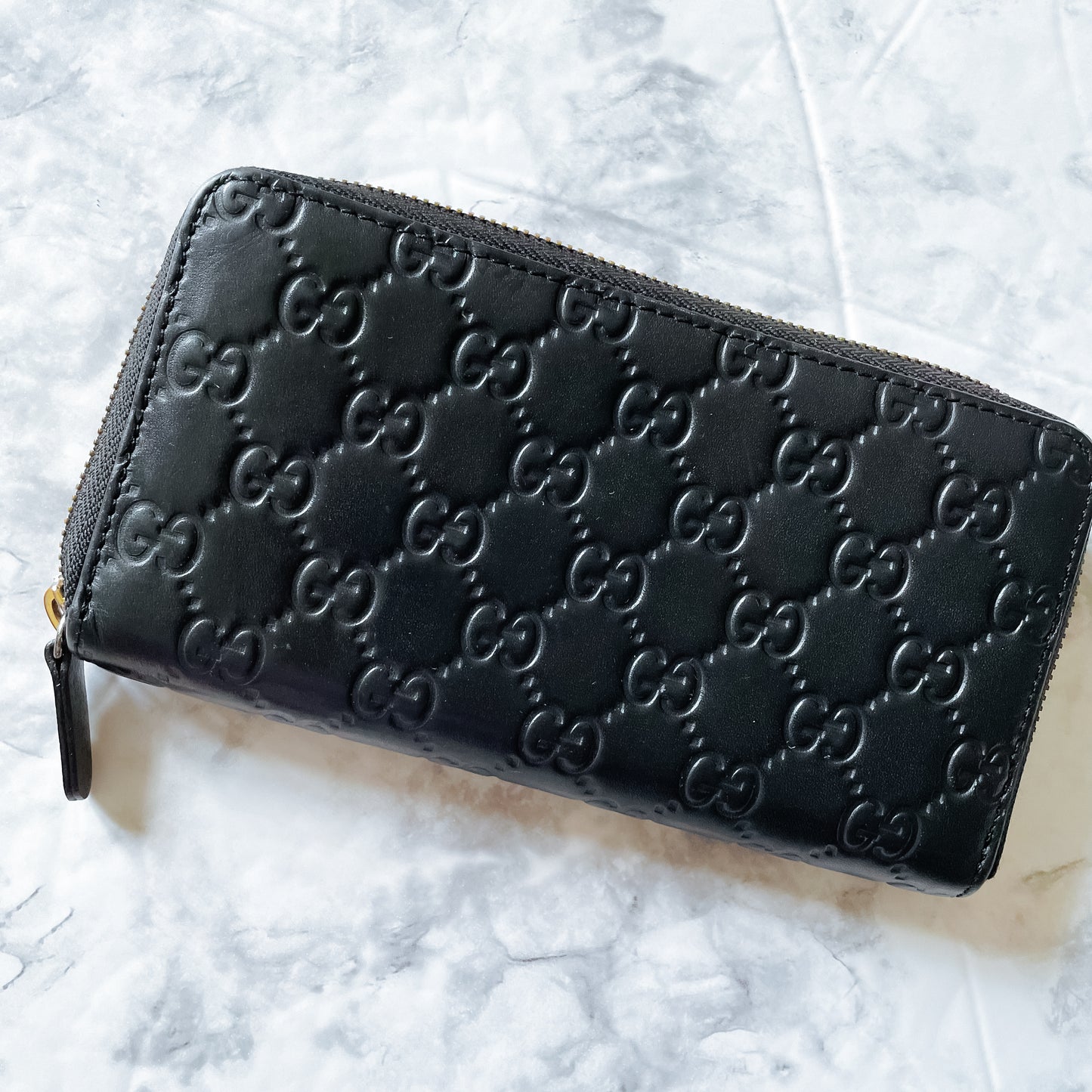 GUCCI Guccissima Bow Zipper wallet