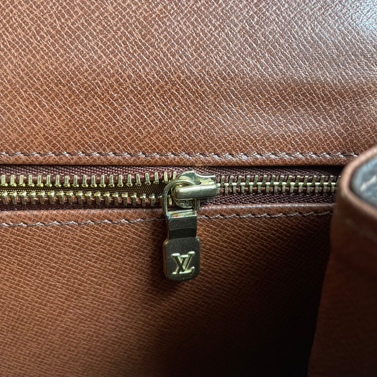 Louis Vuitton LV Dame Pochette Monogram clutch