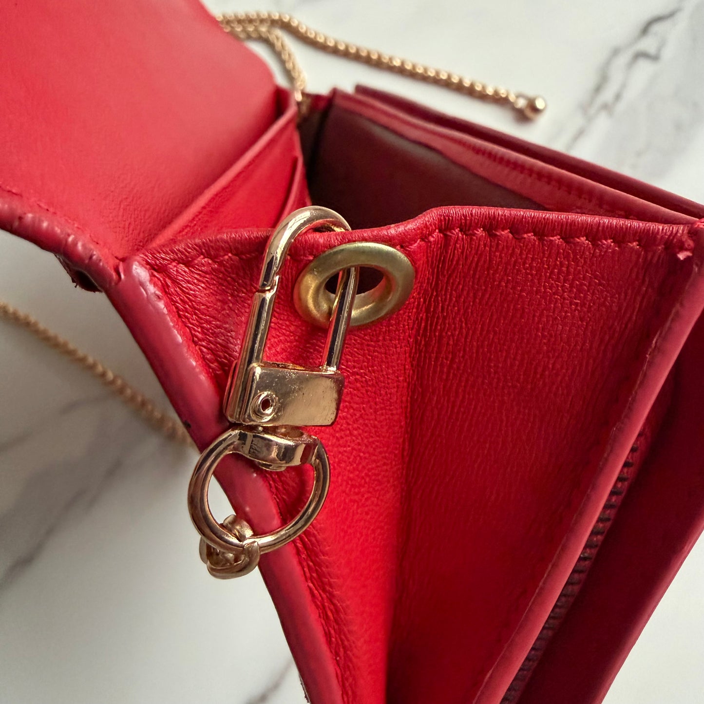 Bottega Veneta wallet on chain