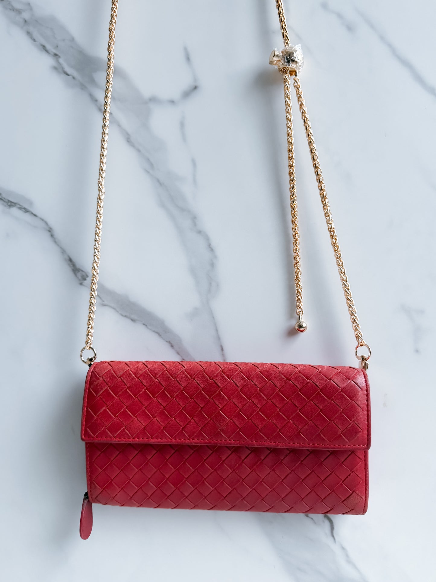 Bottega Veneta wallet on chain