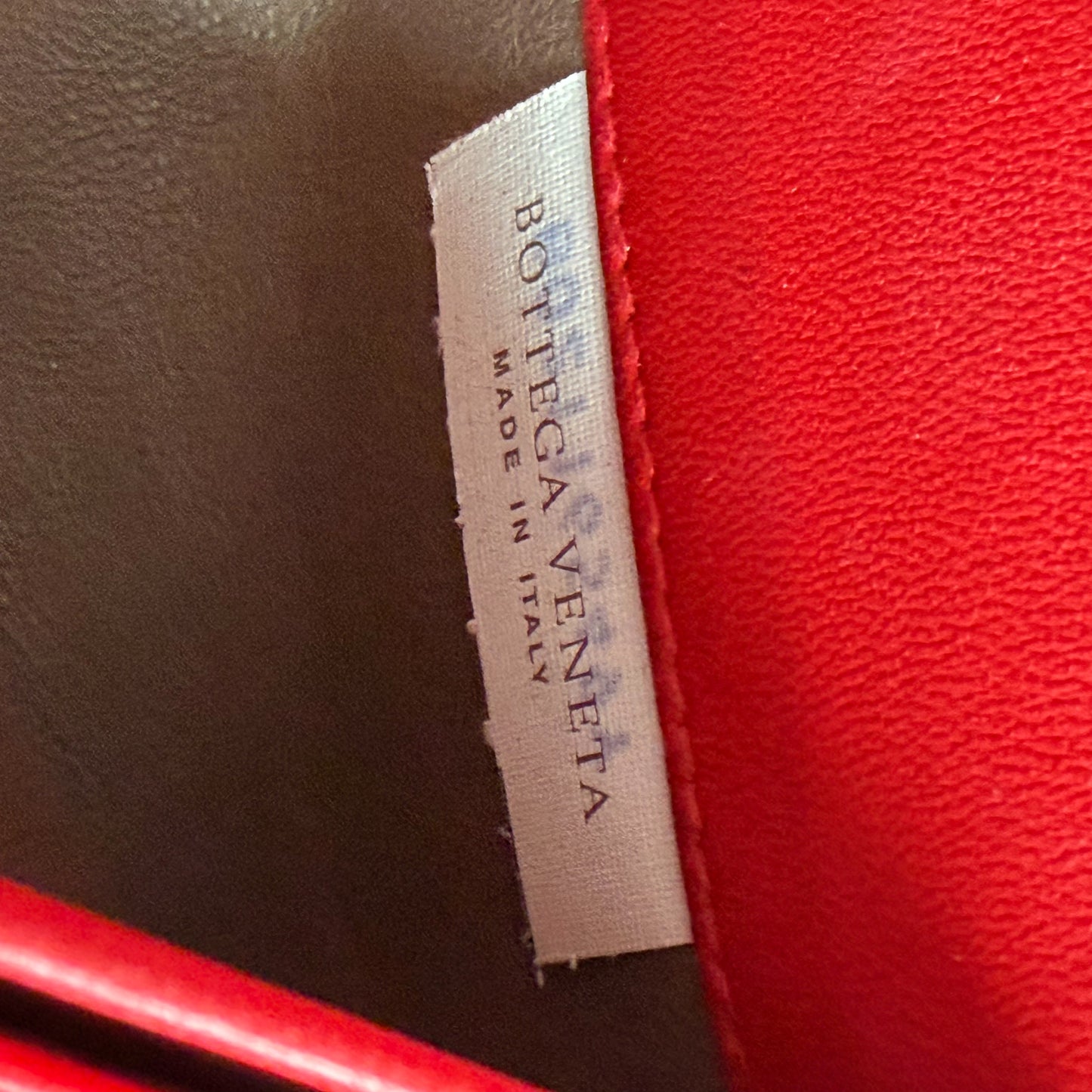 Bottega Veneta wallet on chain