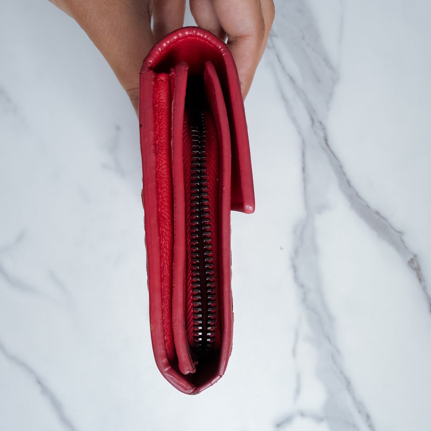 Bottega Veneta wallet on chain