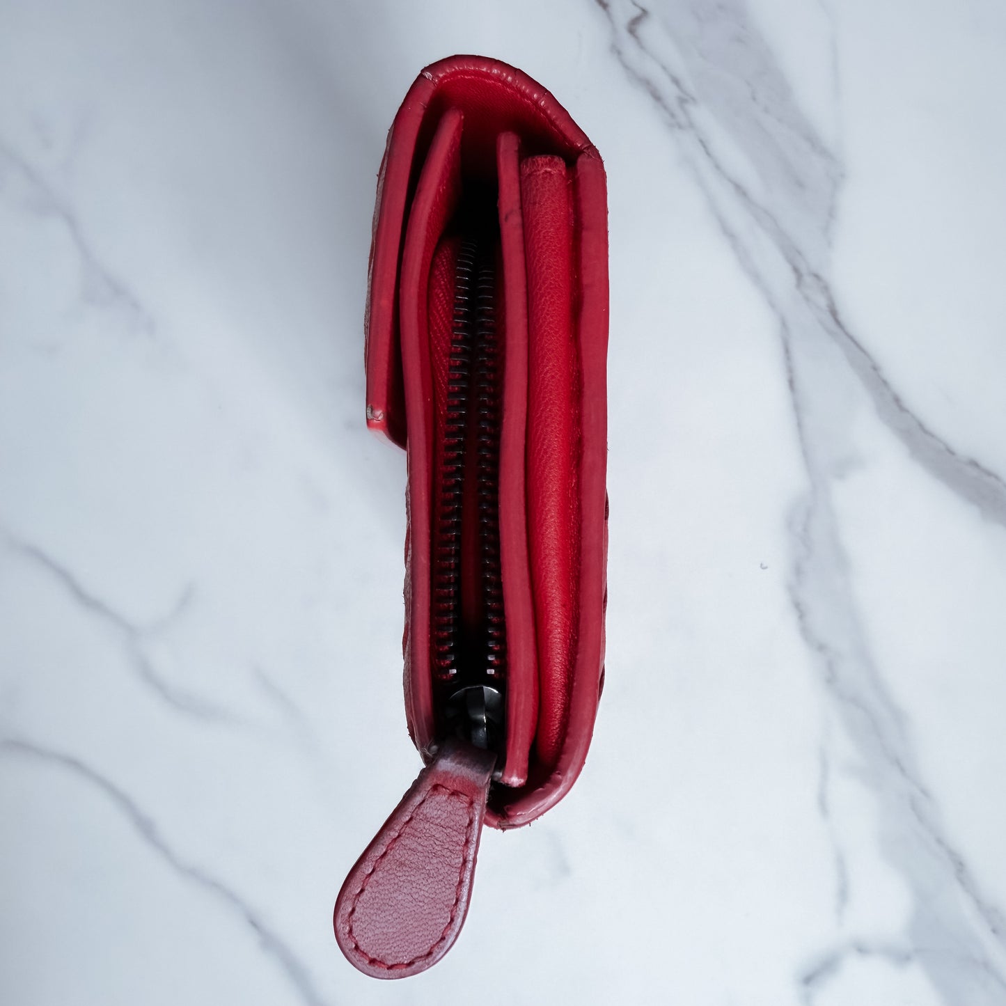 Bottega Veneta wallet on chain