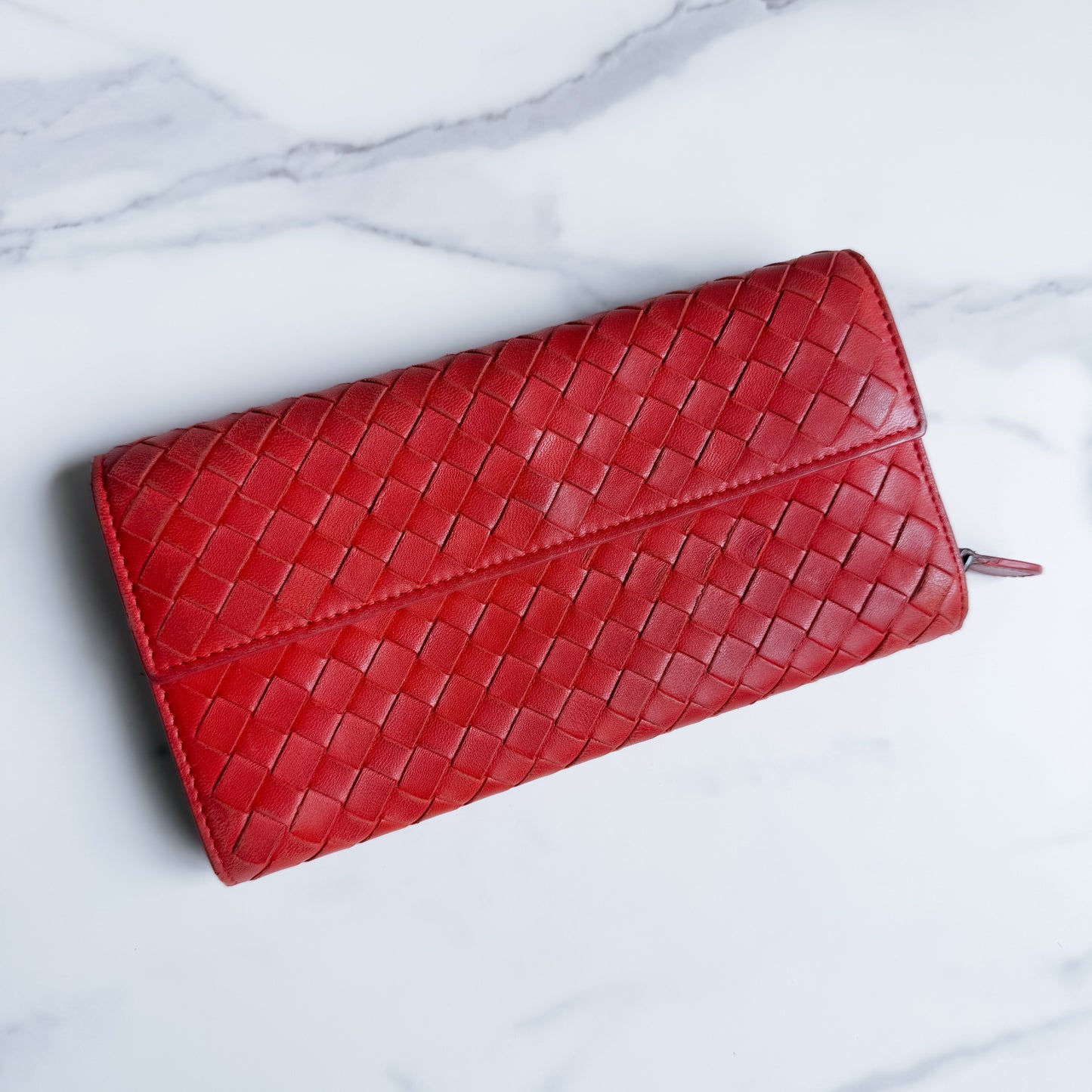 Bottega Veneta wallet on chain