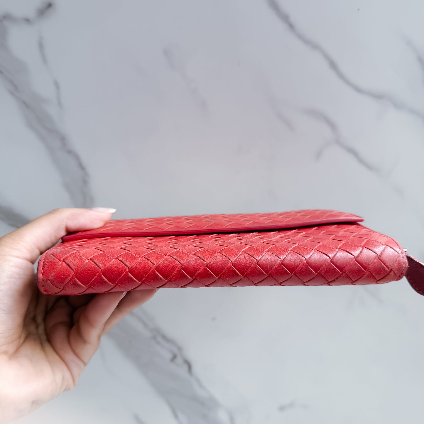 Bottega Veneta wallet on chain