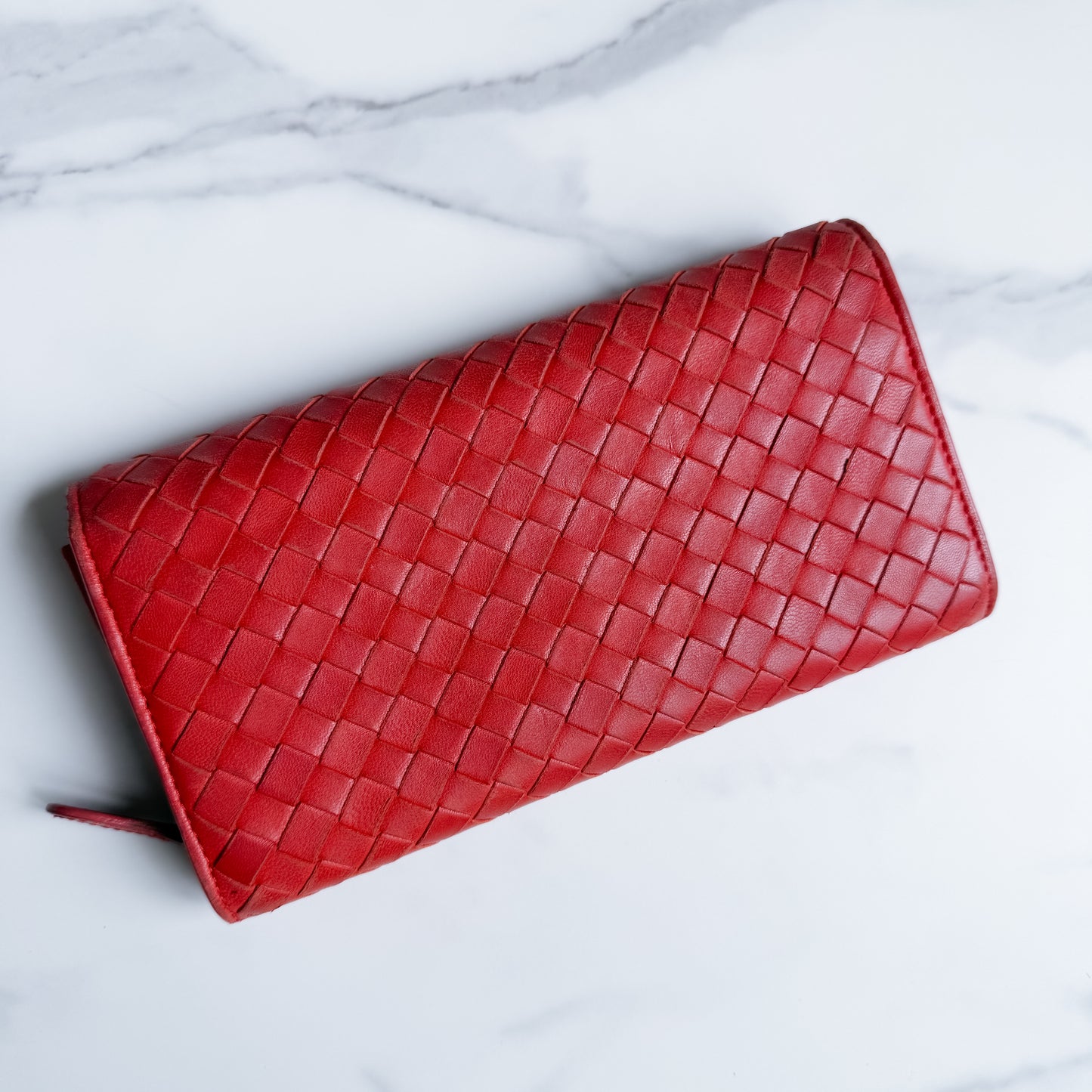 Bottega Veneta wallet on chain